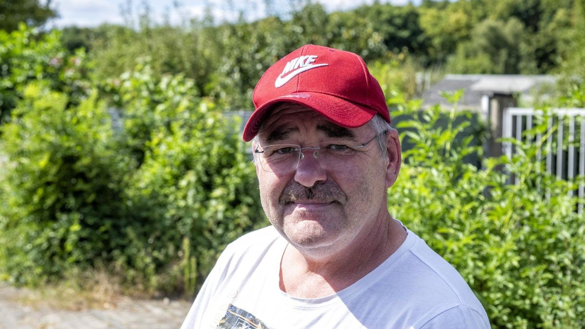Andreas Lorenz hat eine Menge Grillfleisch besorgt und bereitet sich auf das Mülheimer Festival im eigenen Garten vor.
