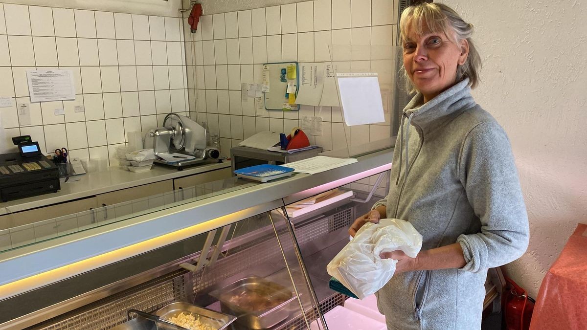 Iris kommt mehrmals die Woche, um sich ein Mittagsgericht zu holen, am Freitag zum Beispiel den Kirschpfannkuchen. Praktisch, dass sie nicht selbst kochen muss, zumal die Hevenerin gerade renoviert.
