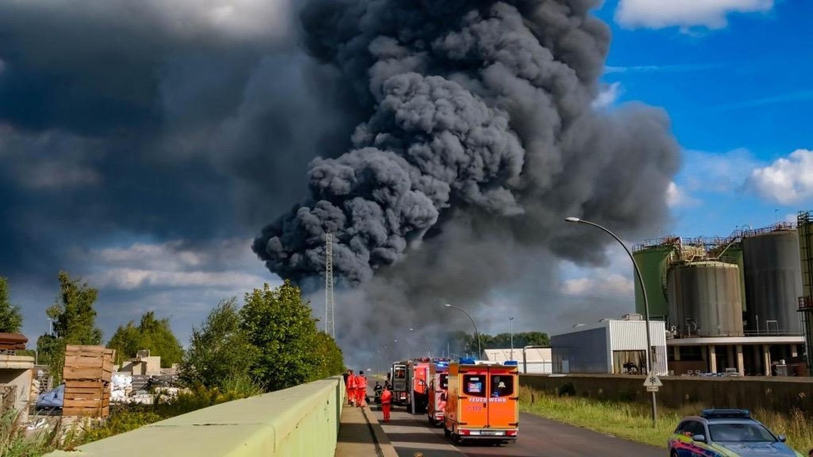 Weitere Gas-Explosionen halten Retter auf Abstand