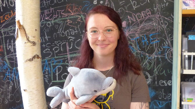 Im neuen Roman von Veronika Carver kommen auch fliegende Meerestiere vor.  FOTO: WEBER