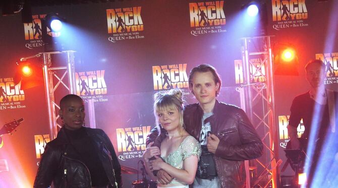 Aisata Blackman (links) schlüpft in »We Will Rock You« in die Rolle der Killer Queen, Isabel Waltsgott und Kasper Nilsson verkör