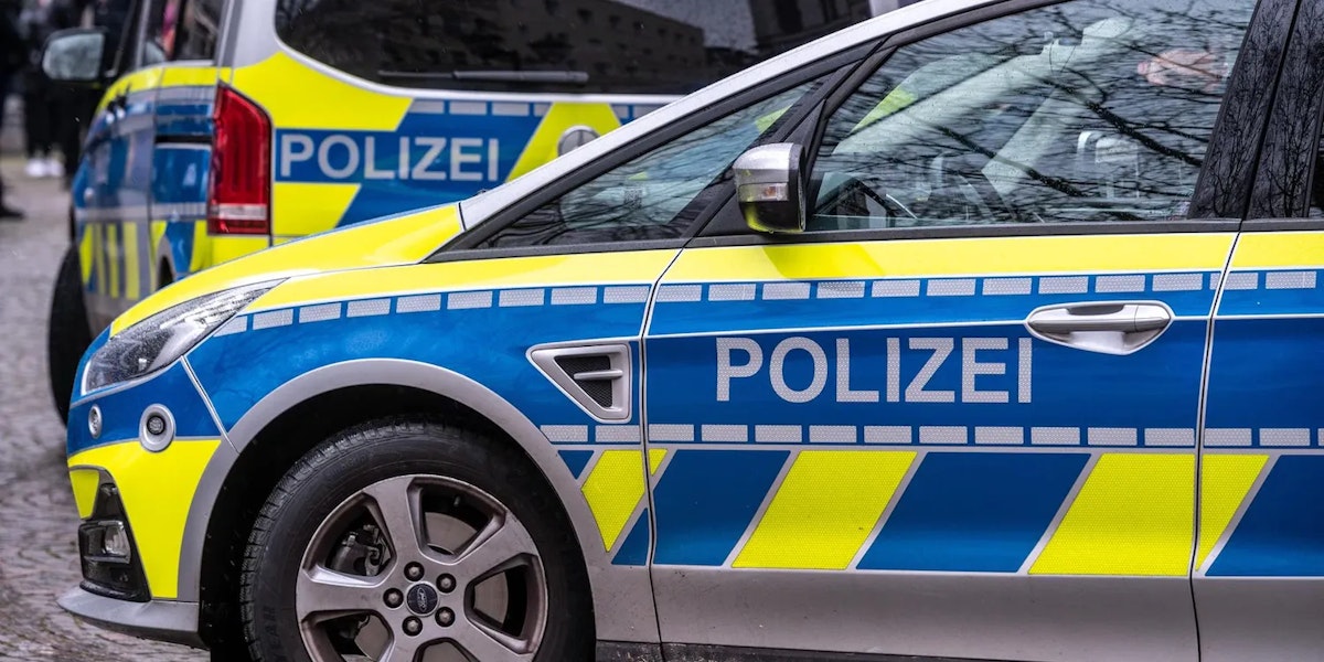 Raub in Bochum: 86-Jährige an Bushaltestelle überfallen und verletzt