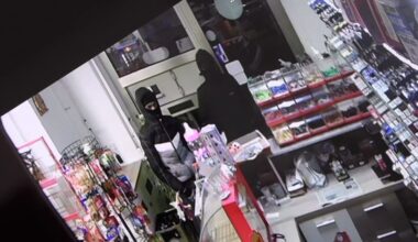 Wuppertal: Kioskbesitzer schließt Bewaffnete ein