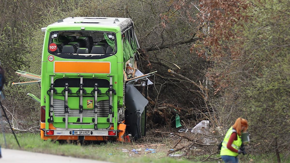 Vier Unfalltote nahe Leipzig: Fahrlässige Tötung? Staatsanwaltschaft klagt Busfahrer an