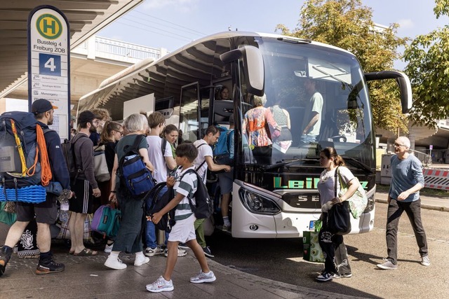 Umstieg auf den Schienenersatzverkehr ... so rechtzeitig zu AC/DC in Karlsruhe?  | Foto: Maximo-Hans Musielik