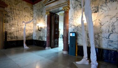 Erwin Wurm ließ seine Skulpturen aus dem Parlament abtransportieren