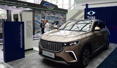 Aufnahme eines TOGG T10X V2 Modells bei einer Messe im Jahr 2024.