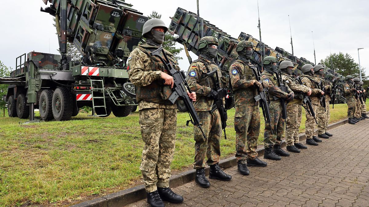 Falls Putin Waffenstillstand zustimmt: Müssen 450.000 europäische Soldaten in die Ukraine - oder keiner?