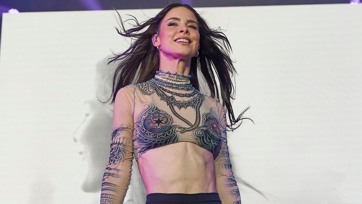 OMG! Sie lebt!: Lena likt und feiert