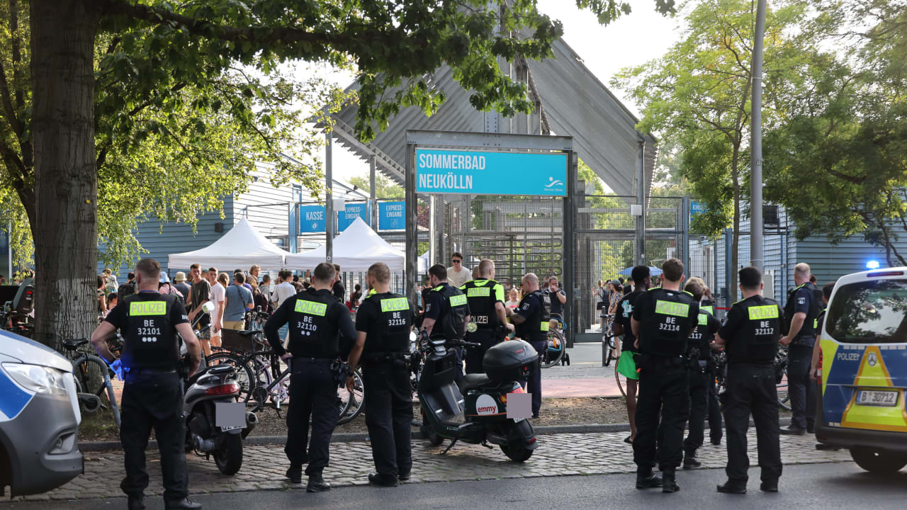 Nach Streit am Beckenrand: Massenschlägerei im Freibad – 5 Verletzte! | Regional