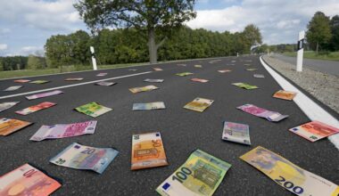 Euroscheine flattern auf A1 im Norden – Polizei rückt an