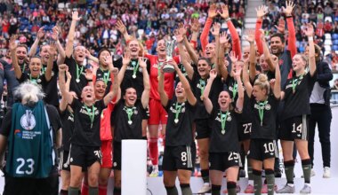 Klassiker in Karlsruhe - Viel Liebe für Lena Oberdorf bei Bayerns Supercup-Sieg - Sport