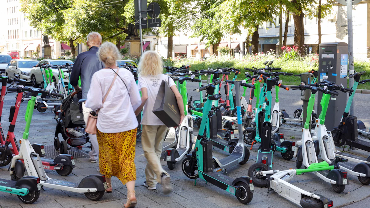 Wie die Stadt München das Chaos bei E-Scootern eindämmen will - München