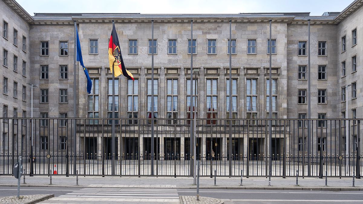 "Antworten müssen größer sein": Klingbeil fordert von allen Ressorts Sparvorschläge