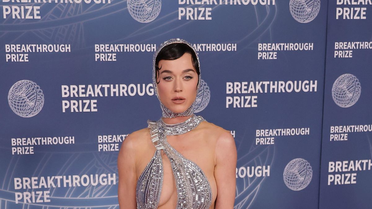 Der Tag: Katy Perry hilft kollabiertem Fan auf der Bühne