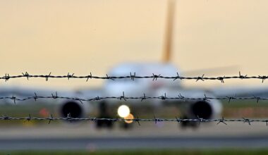 "Das löst keine Probleme": Mehr als jeder zehnte Abgeschobene ist minderjährig