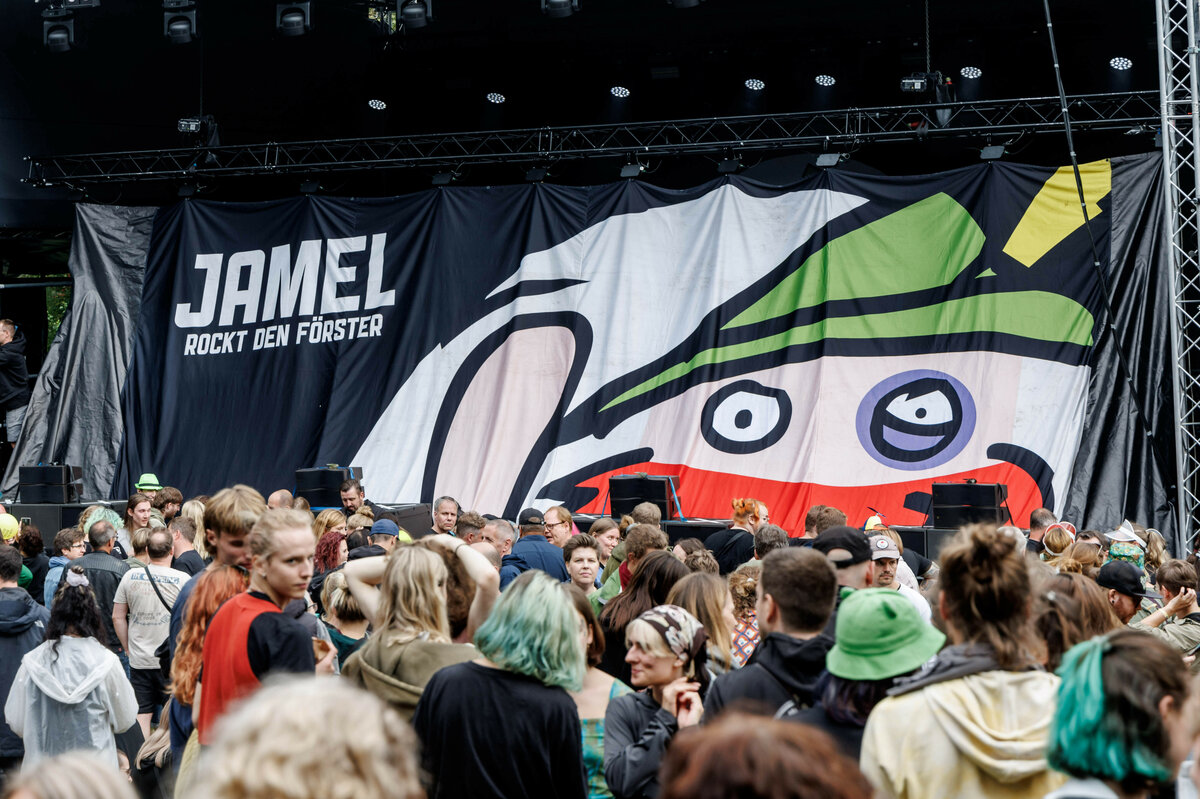 Behörden gegen Anti-Rechts-Festival: Anti-Nazi-Festival in Jamel geht gegen Behörden in Führung