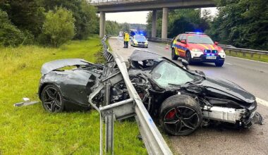 Unfall auf Autobahnkreuz: McLaren-Fahrer "wie durch ein Wunder" nur leicht verletzt