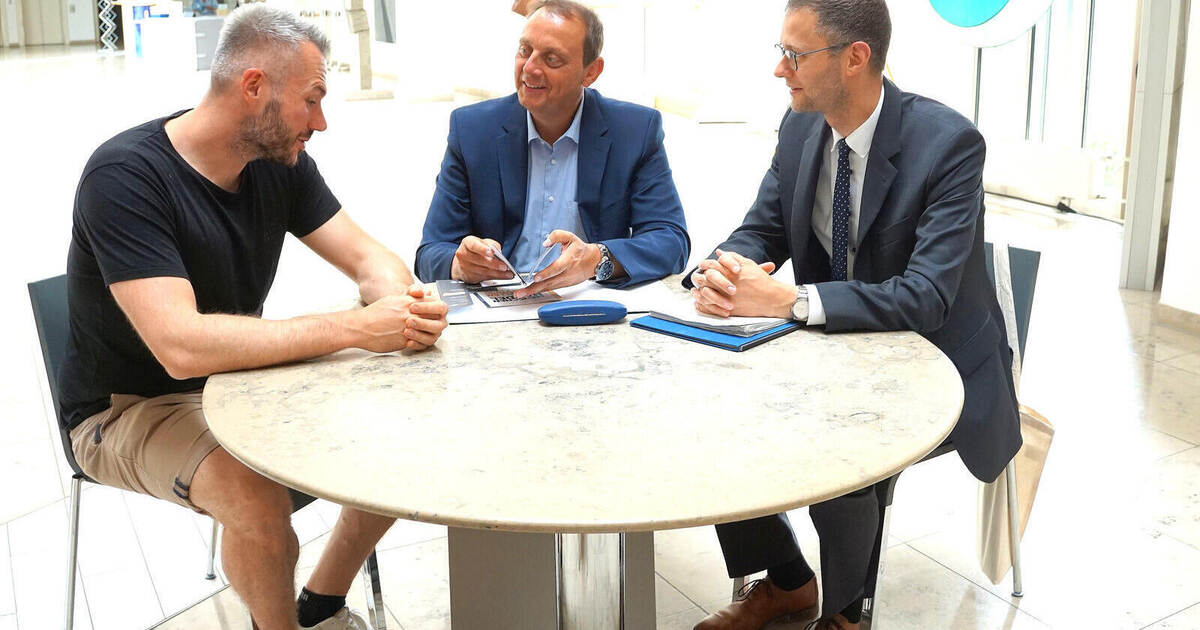 Für Betroffene von Menschenhandel: Sparkasse Pforzheim Calw spendet an „The Justice Project“ - Region