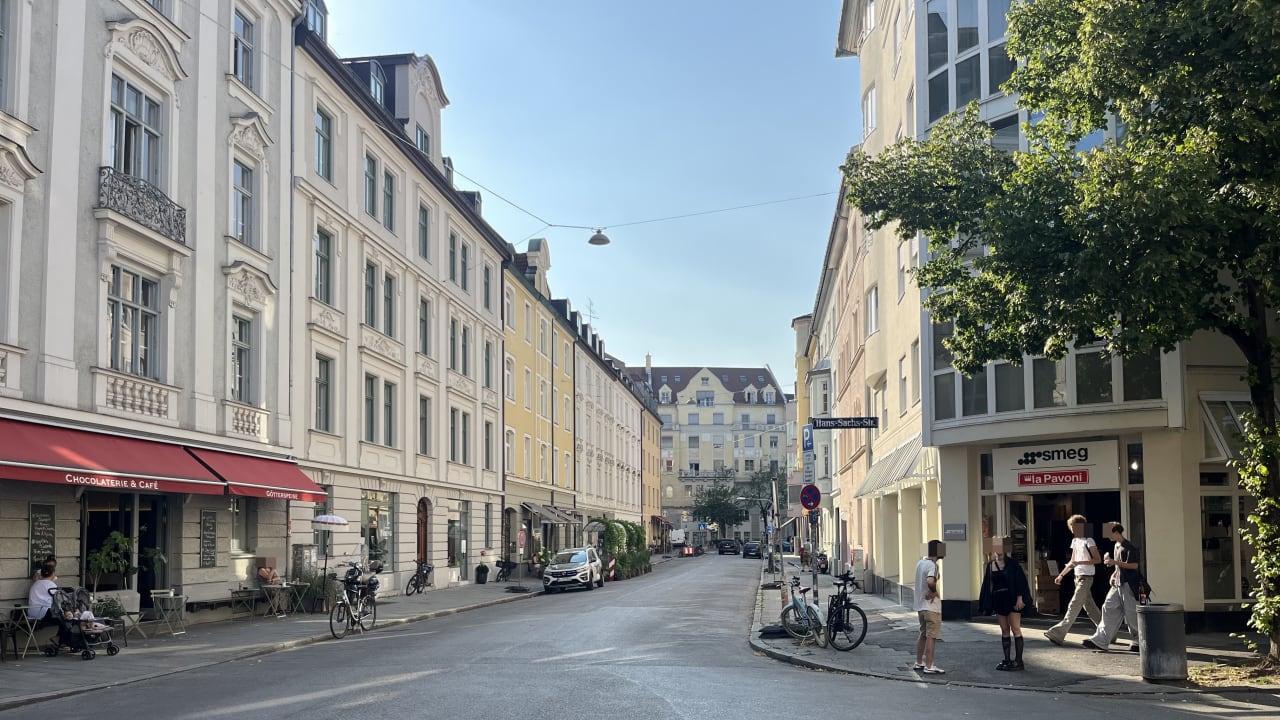 München: Mysteriöse Parkplatz-Sperrung sorgt für Verwirrung | Regional