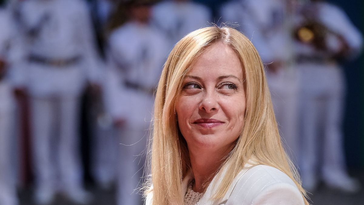 Festgenommen – und heimgeflogen: Meloni übersteht Affäre um libyschen Foltergeneral