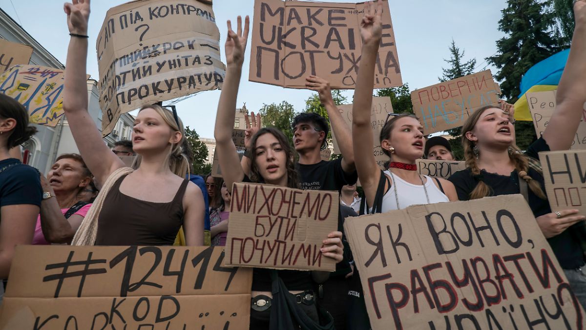 Luxusleben passt nicht zu Gehalt: Ukrainischer Behördenchef wegen Korruption suspendiert