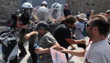 Polizeieinsätze in Griechenland: Hunderte protestieren gegen israelisches Kreuzfahrtschiff