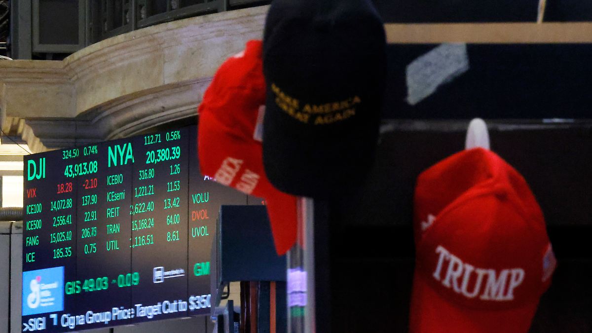 Zinshoffnung in den USA: Wall Street dreht ins Plus - Trump macht Druck auf die Fed