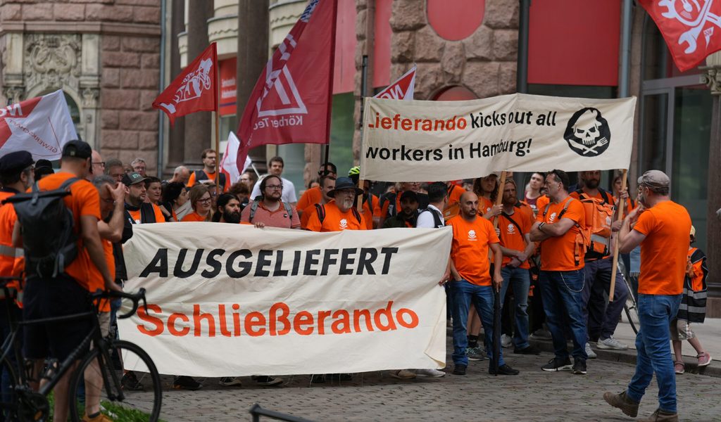 Lieferando schmeißt 500 Fahrer raus – Hamburger Innenstadt wird zur Protestmeile