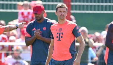 Mit Schnurrbart nach Vancouver?: Thomas Müller taucht mit "Trennungshaarschnitt" beim FC Bayern auf