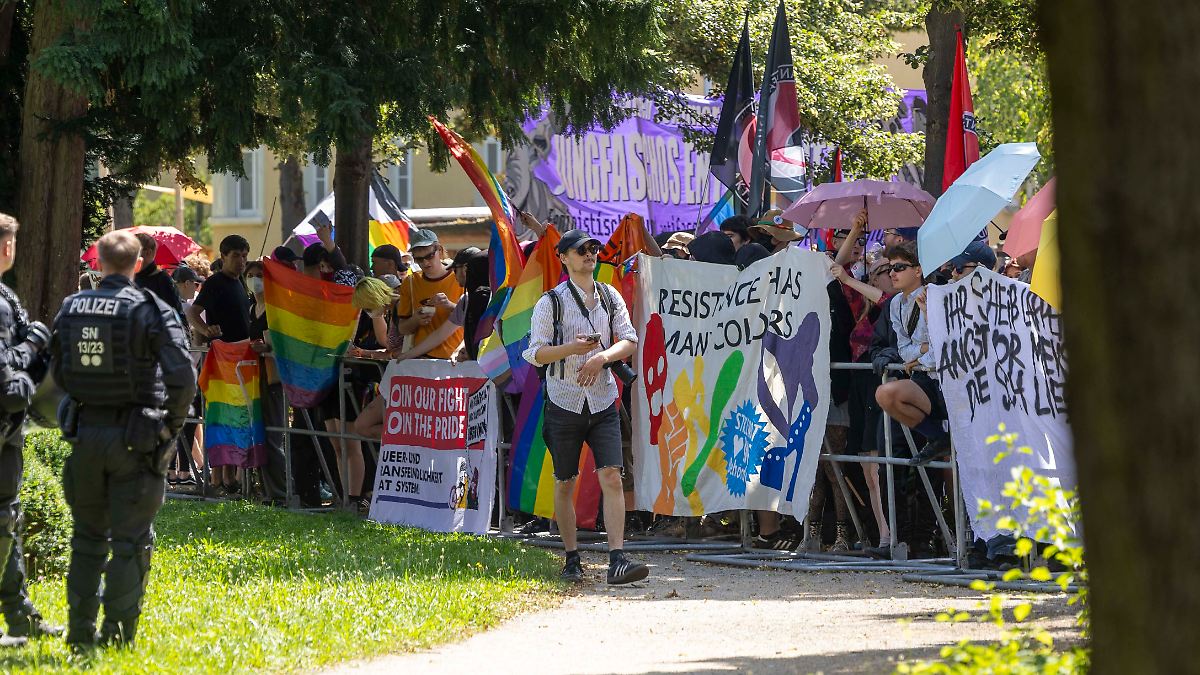 Großaufgebot der Polizei: Tausende beim CSD in Bautzen - trotz angespannter Lage