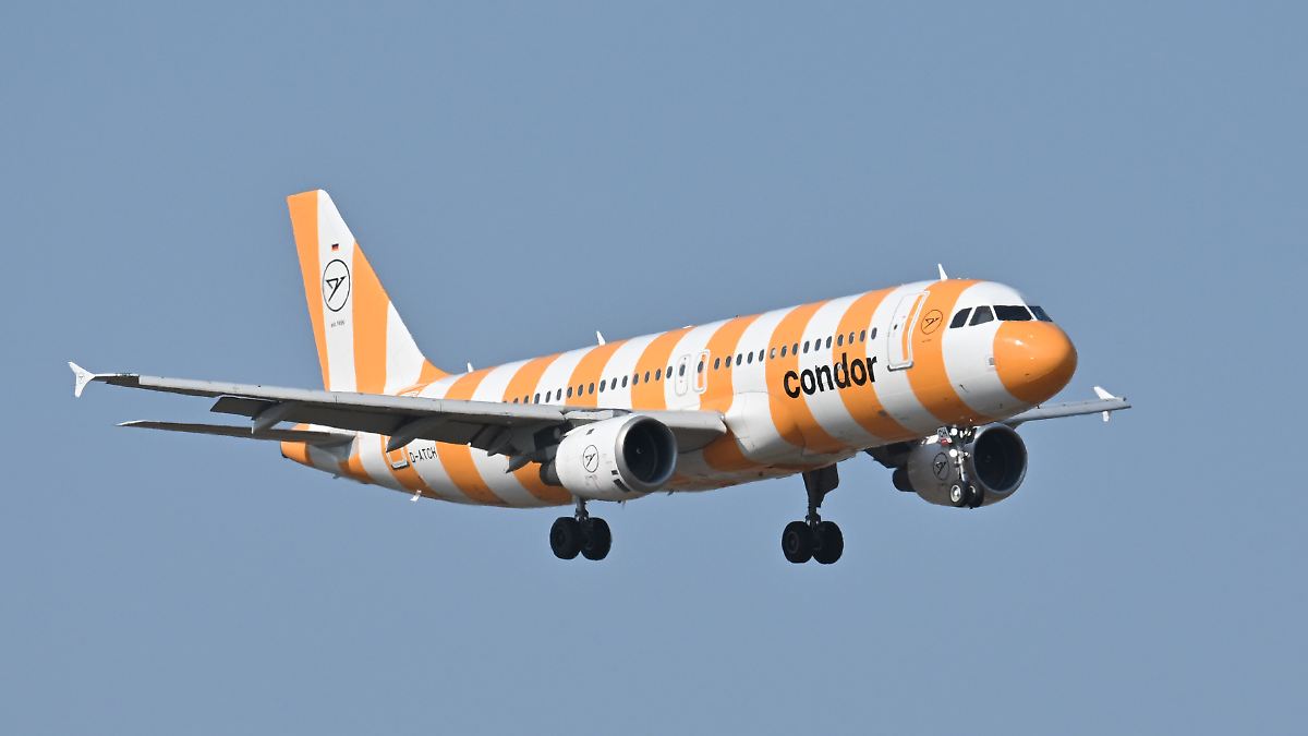 Passagiere hören Knall an Bord: Flammen an Triebwerk: Pilot muss Düsseldorf-Flug umleiten