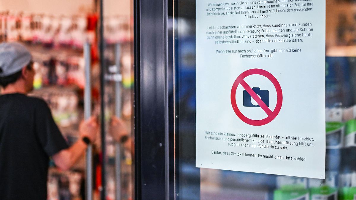 Verband gibt sich entspannt: Jeder Dritte hat nach Beratung im Laden schon einmal online gekauft