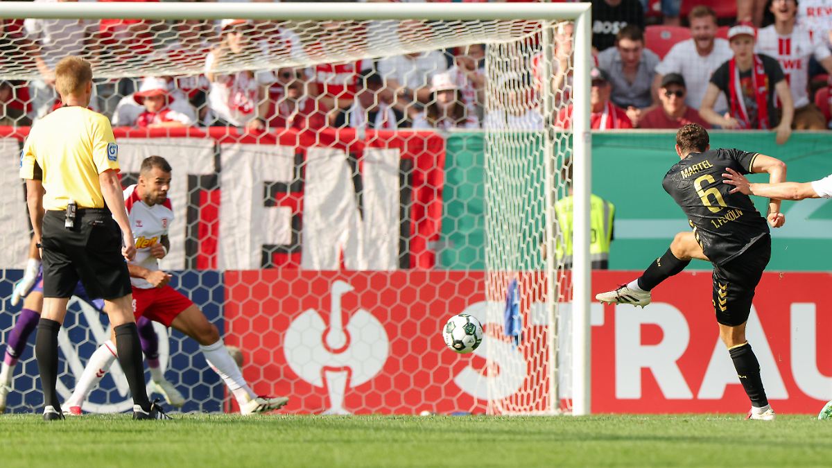 Gladbach vermeidet Blamage: 1. FC Köln rettet sich mit irrem Finish, Schalke kämpft sich weiter