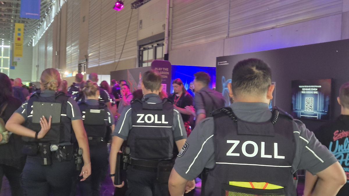 Verdachtsfälle auf Schwarzarbeit: Zoll-Großrazzia bei der Gamescom - Ordner im Fokus