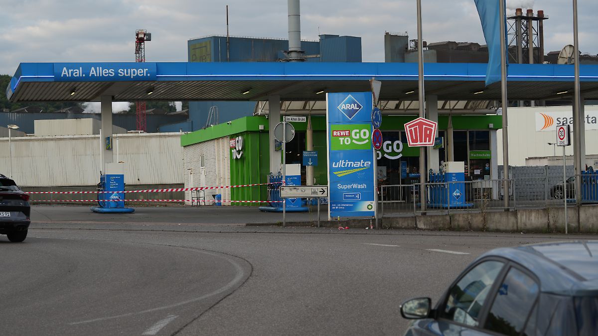 Sechs Treffer in Kopf und Rumpf: Tankstellenräuber schoss, als Polizist bereits am Boden lag