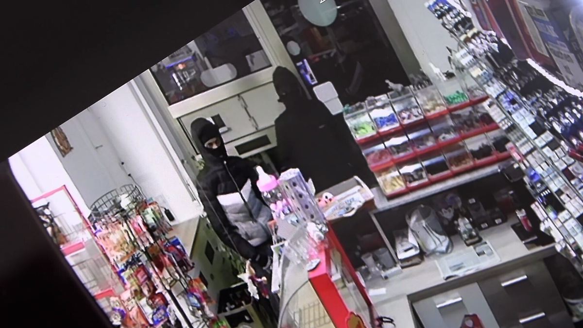 Überfall in Wuppertal: Kioskbesitzer schließt sich mit bewaffneten Räubern ein