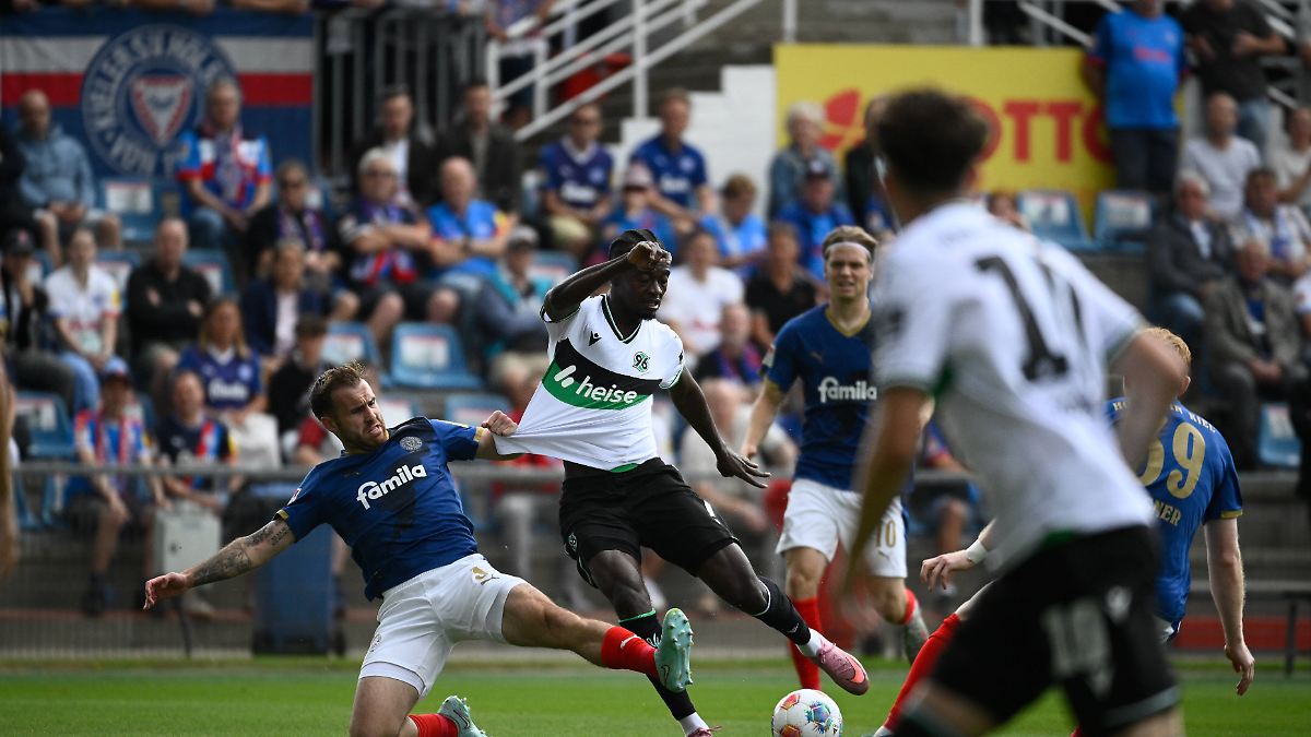 VfL Bochum unterliegt Münster: Traumstart: Hannover 96 rennt der 2. Bundesliga davon