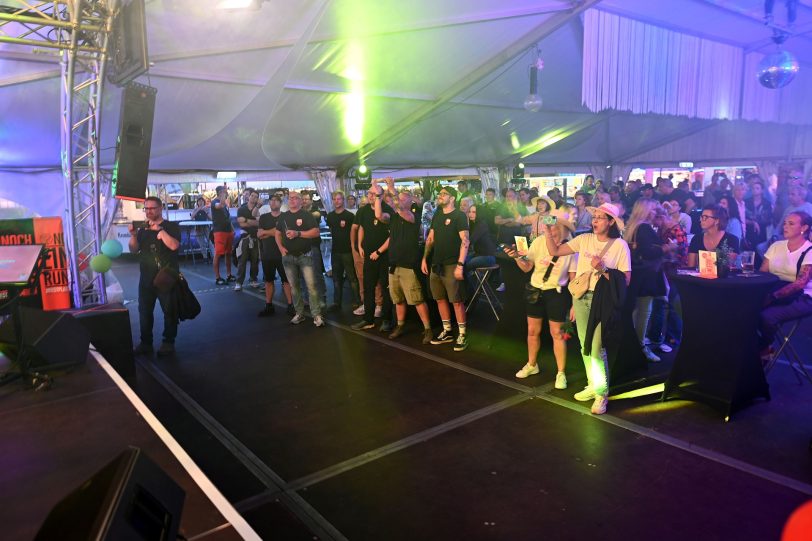 Karaoke-Biergarten feiert gelungenes Comeback | halloherne.de