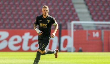 „FC Augsburg-Kapitän Jeffrey Gouweleeuw mit Verdacht auf Handbruch ins Krankenhaus“