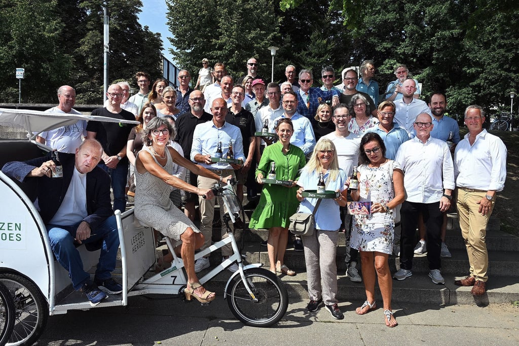 Die diesjährige Crew des "Promikellnerns" steht bereits in den Startlöchern.