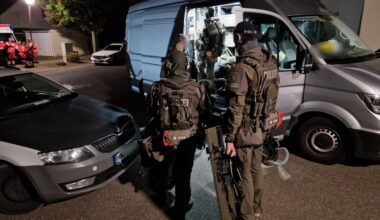 Schwerbewaffnet rückte das SEK in Schiepzig bei Halle an.