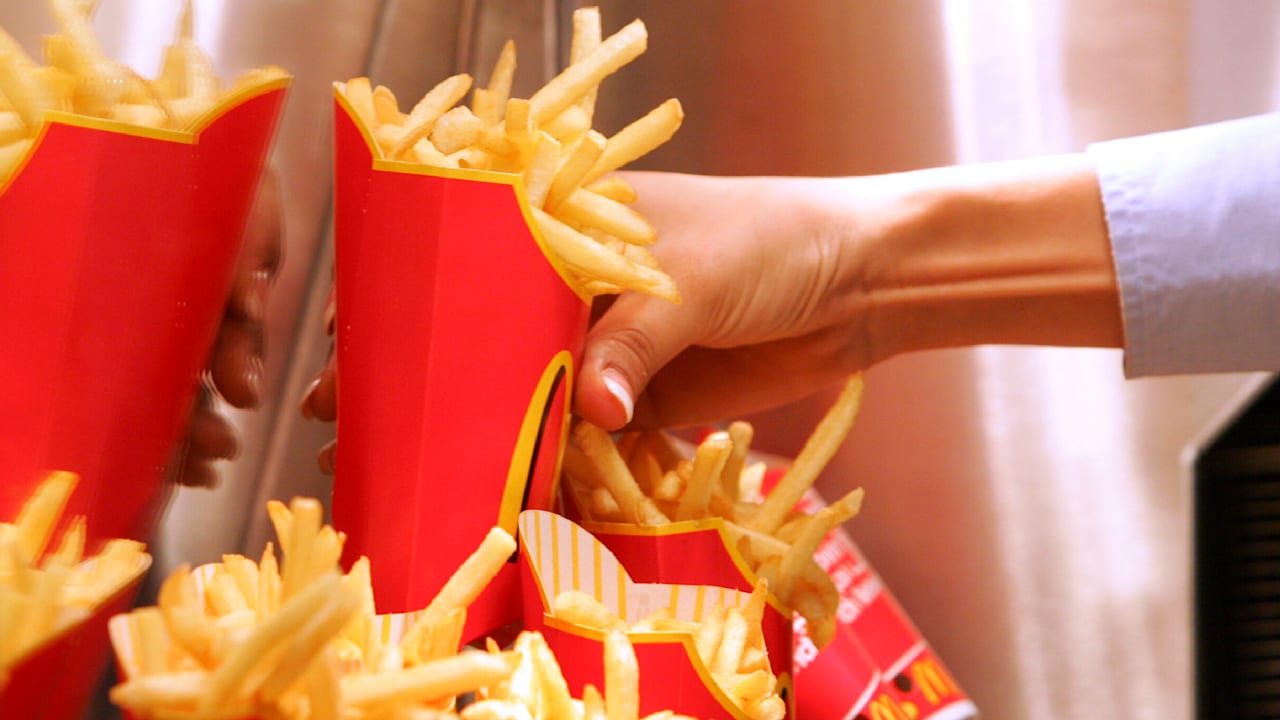 Ex-McDonald’s-Mitarbeiter verrät Geheimtrick für frische Pommes | Leben & Wissen