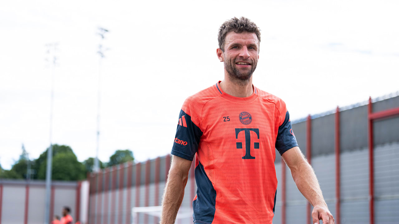 FC Bayern: Thomas Müller versteigert seine Bayern-Sachen für den guten Zweck | Sport