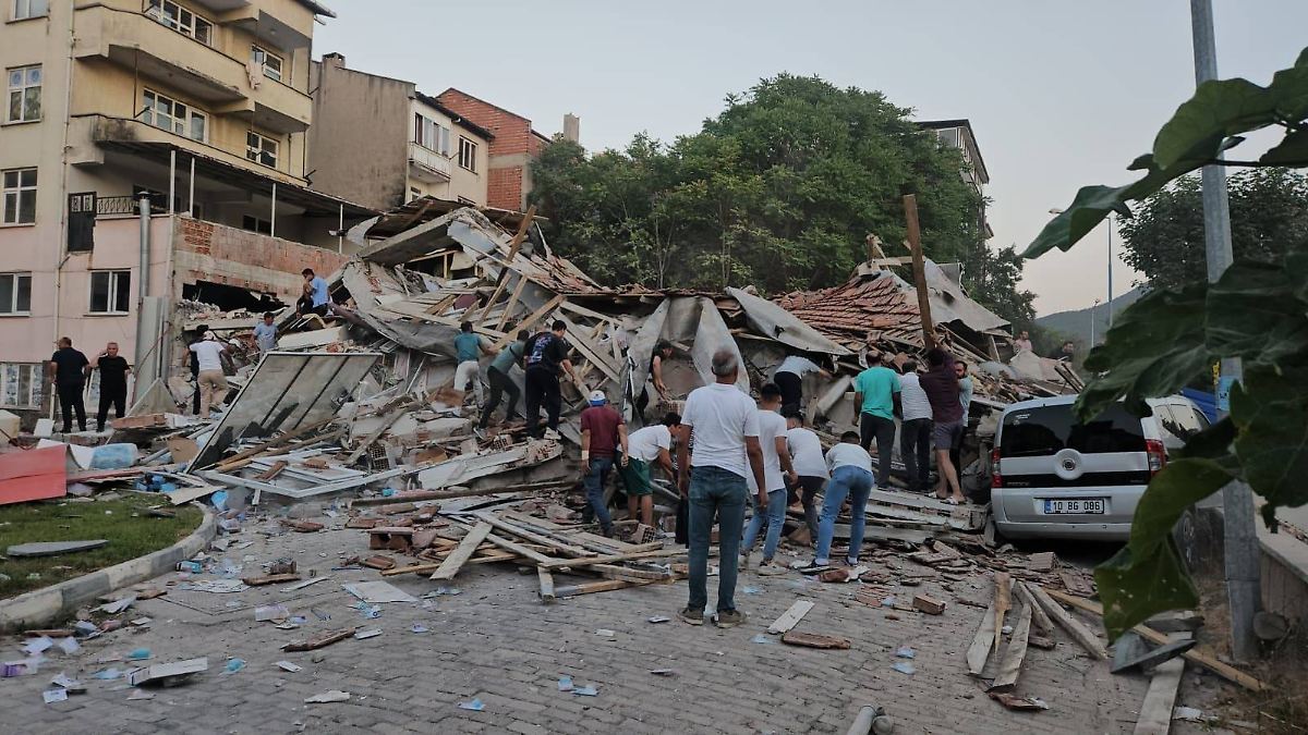 Auch in Istanbul zu spüren: Erdbeben erschüttert Westen der Türkei - ein Toter