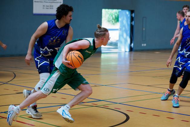 Jannik Grothmann beim Dribbeln