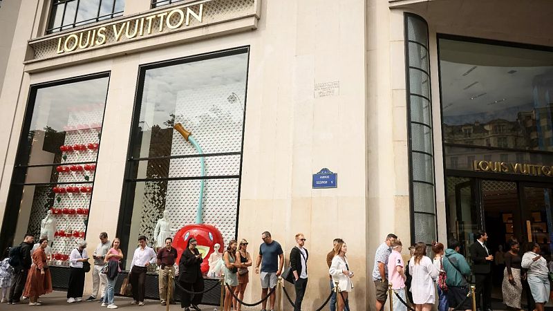 Briten reisen für Louboutins nach Europa