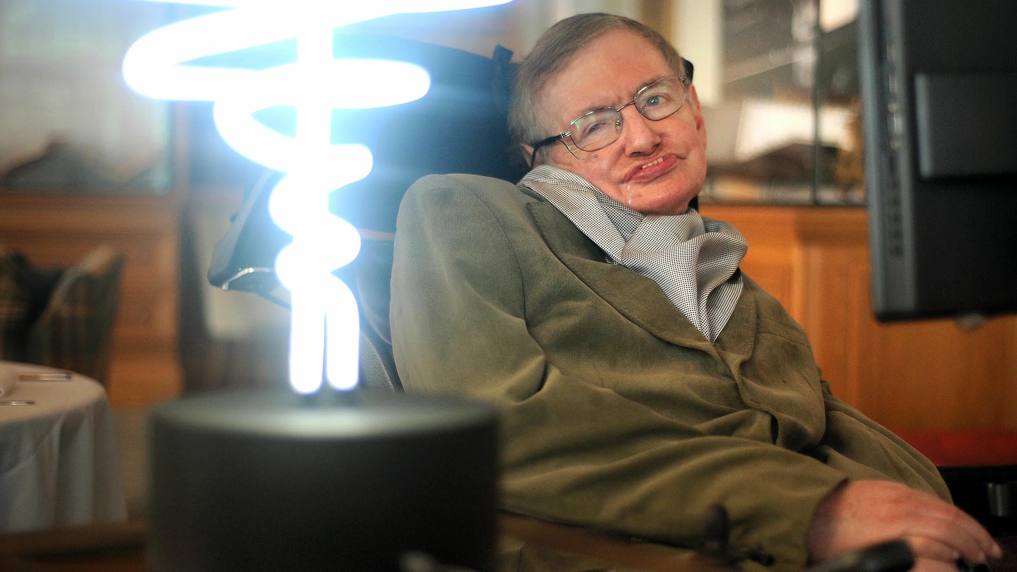 Stephen Hawking gehört zu den ganz großen Namen in der Wissenschaft. Nun soll eine neue Ausgabe seines letzten Buches in illustrierter Version erscheinen. Alle Infos gibt es hier.