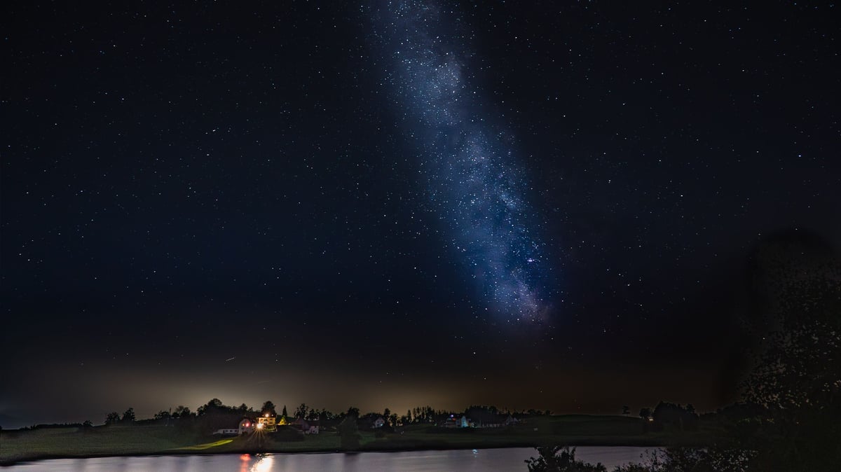 Meisterlich fotografiert: Die Milchstraße überm Muttelsee