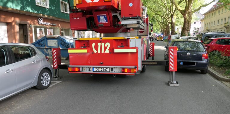 Gerade so gepasst: So sah es aus beim Feuerwehr-Einsatz am Dienstag im Kreuzviertel.
